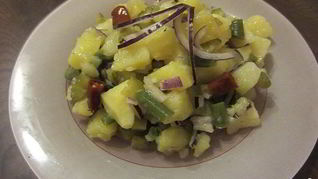 Салат с картошкой и солеными огурцами