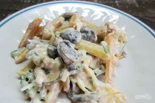 Салат с молодым картофелем и индейкой