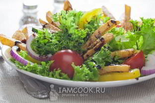 Салат с жареной картошкой соломкой
