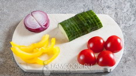 салат с жареной картошкой соломкой