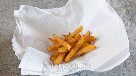 салат с жареной картошкой соломкой