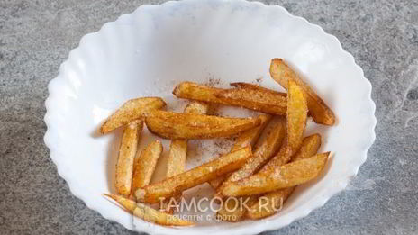 салат с жареной картошкой соломкой