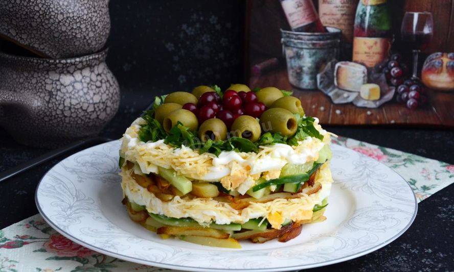 Рецепт салат с жареной картошкой