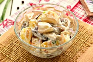 Теплый картофельный салат с грибами