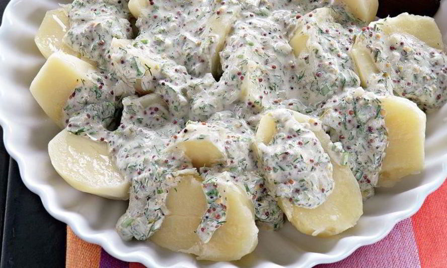 Рецепт теплый картофельный салат со сметанным соусом