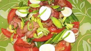 Легкий салат с беконом