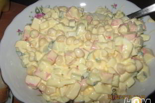 Обычный салат с крабовыми палочками