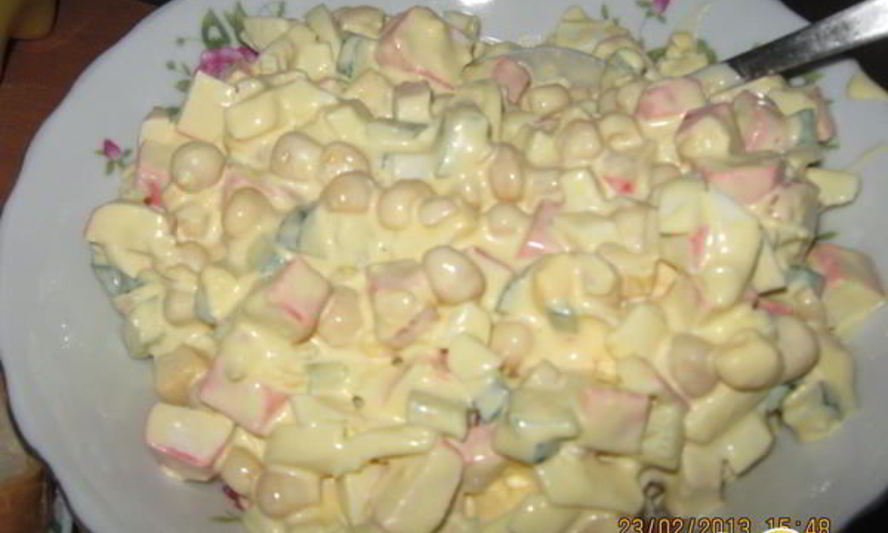 Рецепт обычный салат с крабовыми палочками