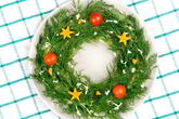 Новогодний венок из оливье