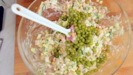 новогодний венок из оливье