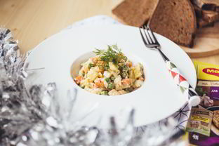 Оливье с ароматной куриной грудкой