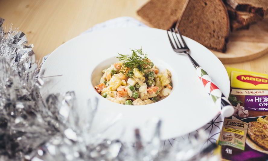 Рецепт оливье с ароматной куриной грудкой