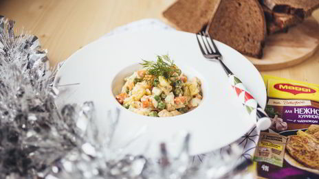 оливье с ароматной куриной грудкой