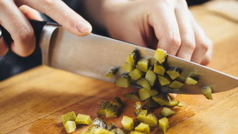 оливье с ароматной куриной грудкой