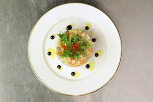 Оливье с копченой рыбой и камчатским крабом