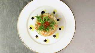 Оливье с копченой рыбой и камчатским крабом