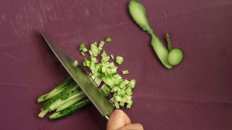 оливье с копченой рыбой и камчатским крабом