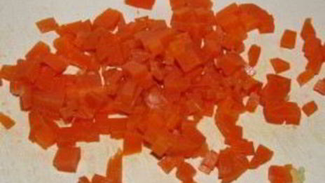 оливье с креветками и авокадо