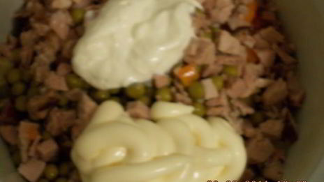 оливье с морковью, бужениной и зеленым луком