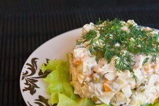 Оливье с олениной и перцем