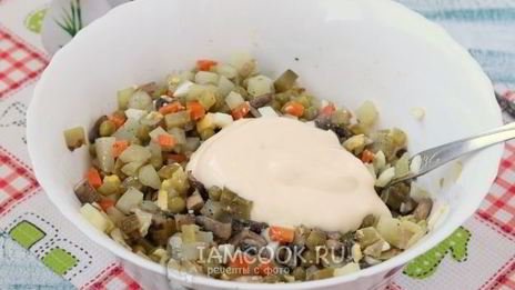 оливье с шампиньонами