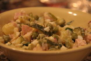 Оливье с солеными огурцами