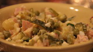 Оливье с солеными огурцами