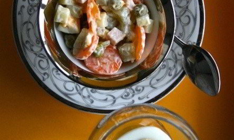 Рецепт оливье с вареной колбасой