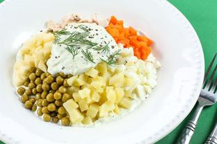 Оливье с яблоком