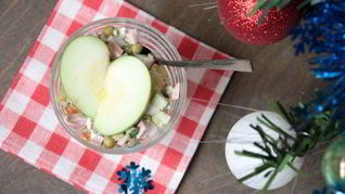 Оливье с зеленым яблоком