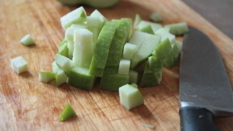 оливье с зеленым яблоком