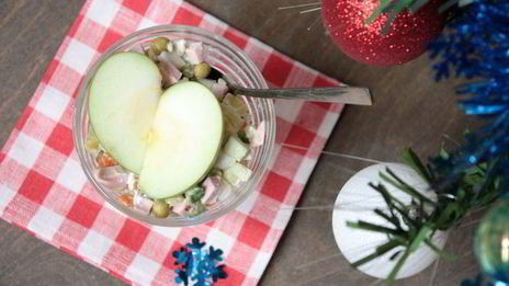 оливье с зеленым яблоком