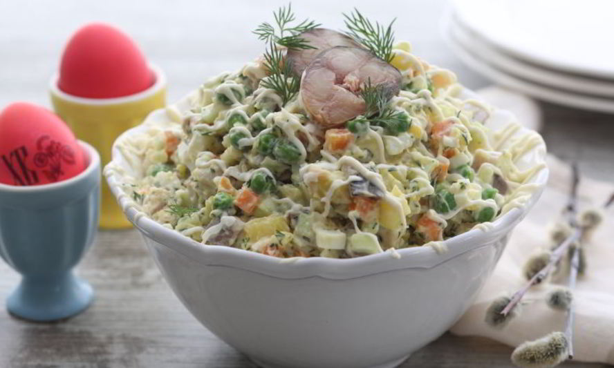 Рецепт оливье со скумбрией горячего копчения