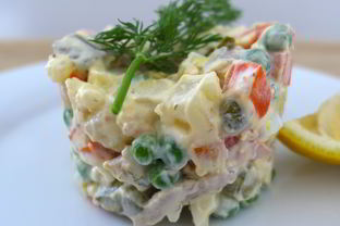 Салат Оливье классический с курицей