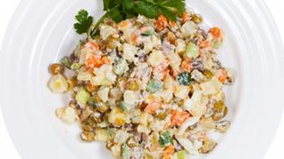 Салат Оливье с бужениной