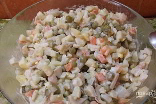 Салат Оливье с кальмарами