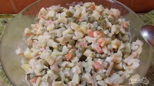 Салат Оливье с кальмарами