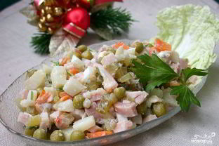 Салат Оливье с копченой курицей