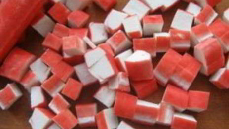 салат оливье с крабовыми палочками