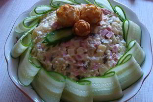 Салат оливье с мясом и свежими огурцами