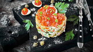 Салат оливье с семгой и красной икрой