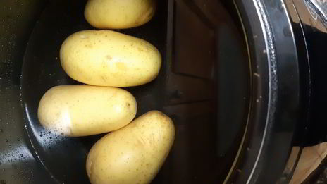 салат оливье с семгой и свежим огурцом