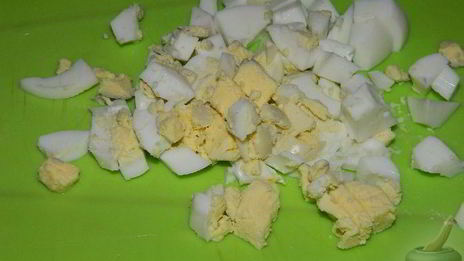 салат оливье с семгой и свежим огурцом