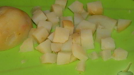 салат оливье с семгой и свежим огурцом