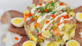 Салат Оливье с языком