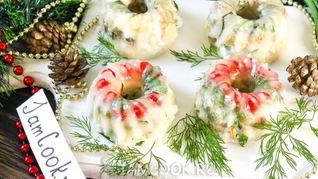 Заливной салат Оливье со шпротами