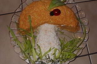 Оригинальный салат с куриной грудкой и грибами