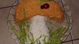 Оригинальный салат с куриной грудкой и грибами