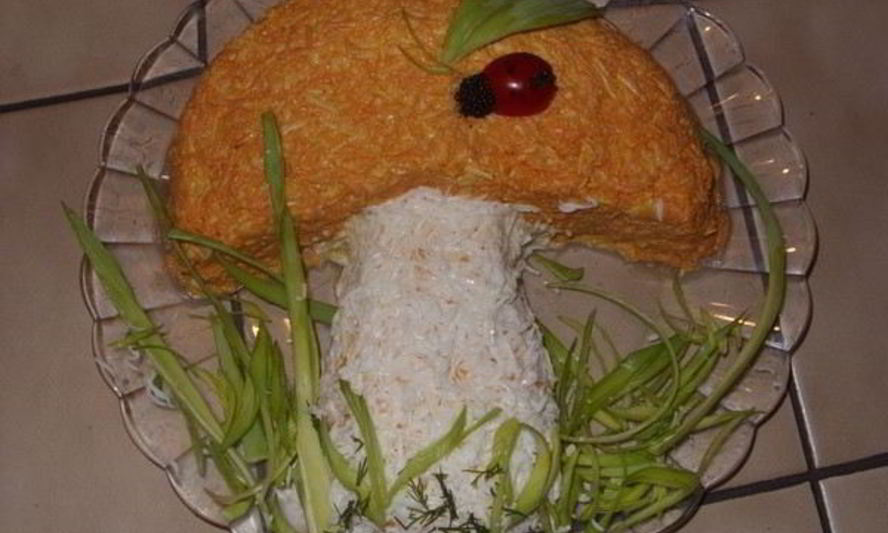 Рецепт оригинальный салат с куриной грудкой и грибами