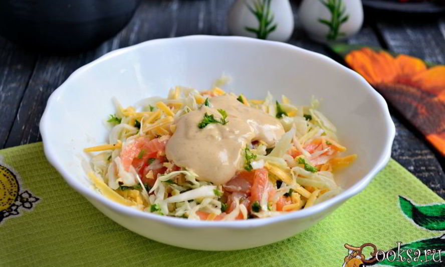 Рецепт острый салат из капусты с семгой и сыром